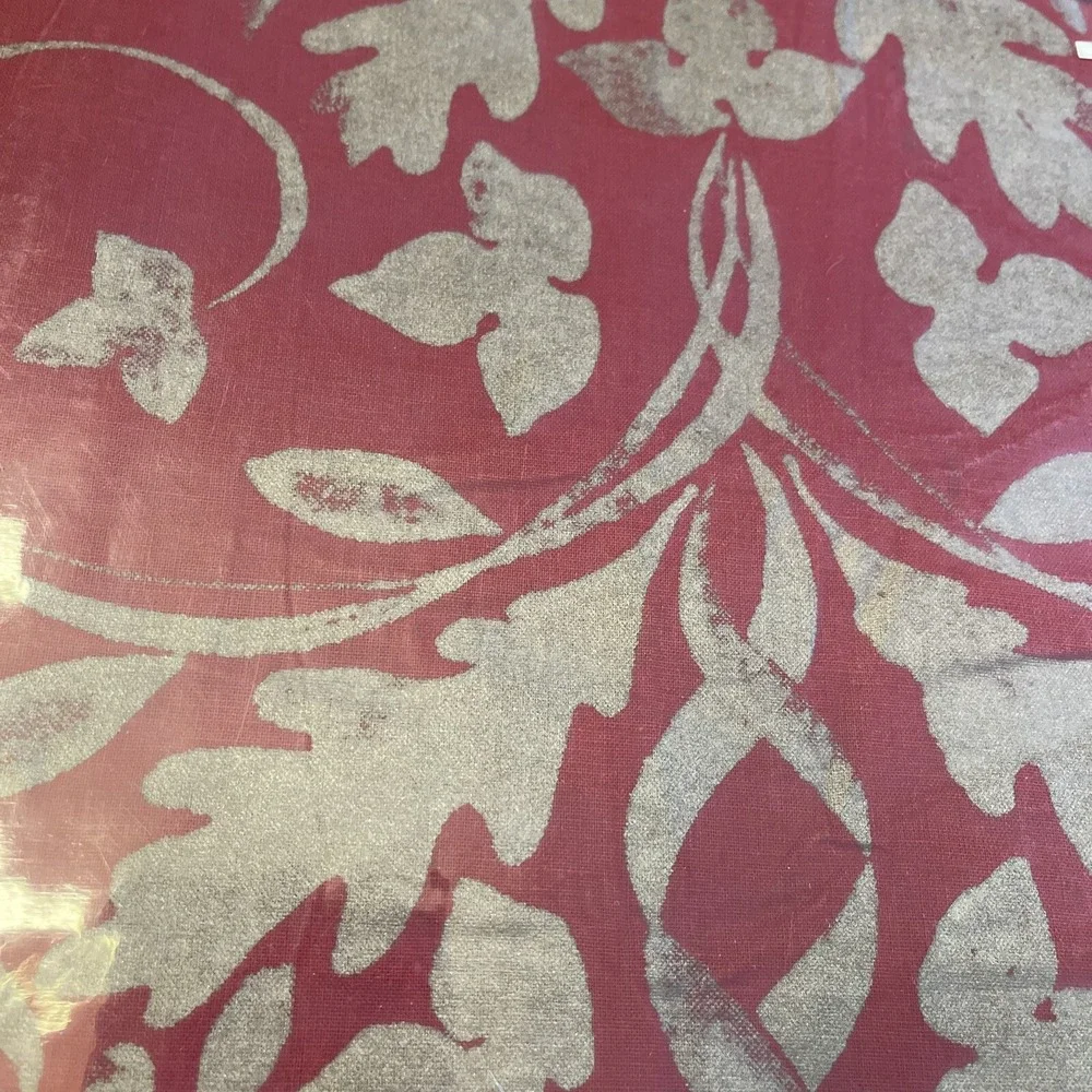 Crate‎ and Barrel Red Christmas Garland Tablecloth 60 x 108 